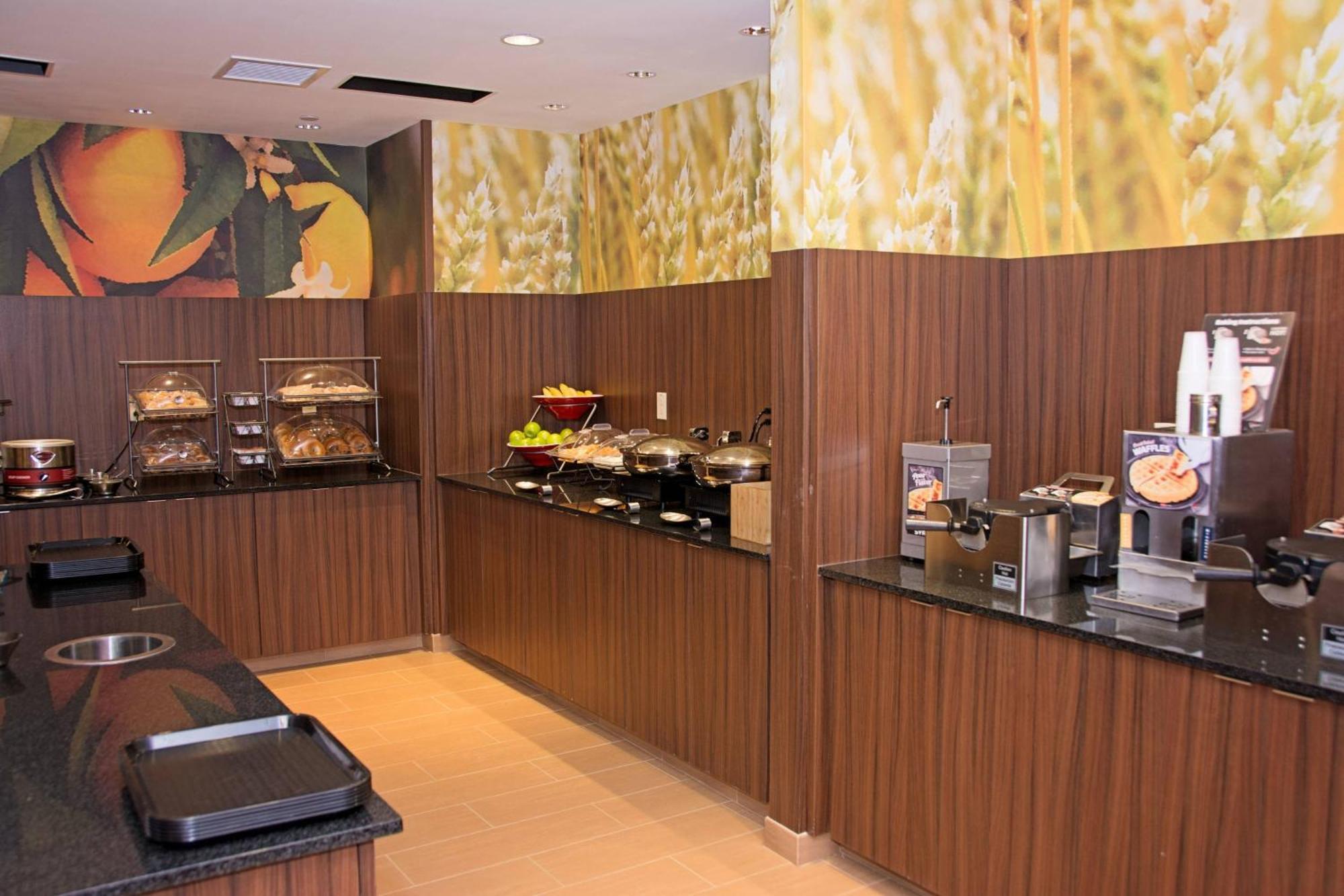 Fairfield Inn & Suites Батлер Экстерьер фото