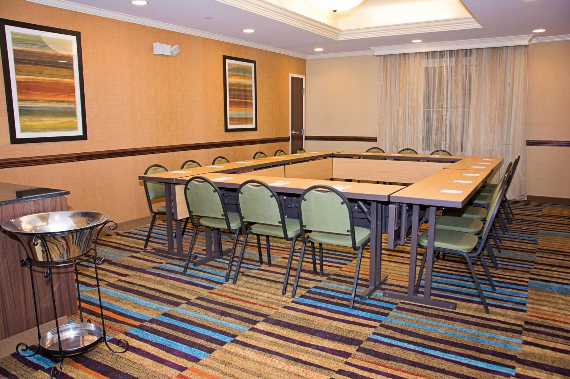 Fairfield Inn & Suites Батлер Экстерьер фото