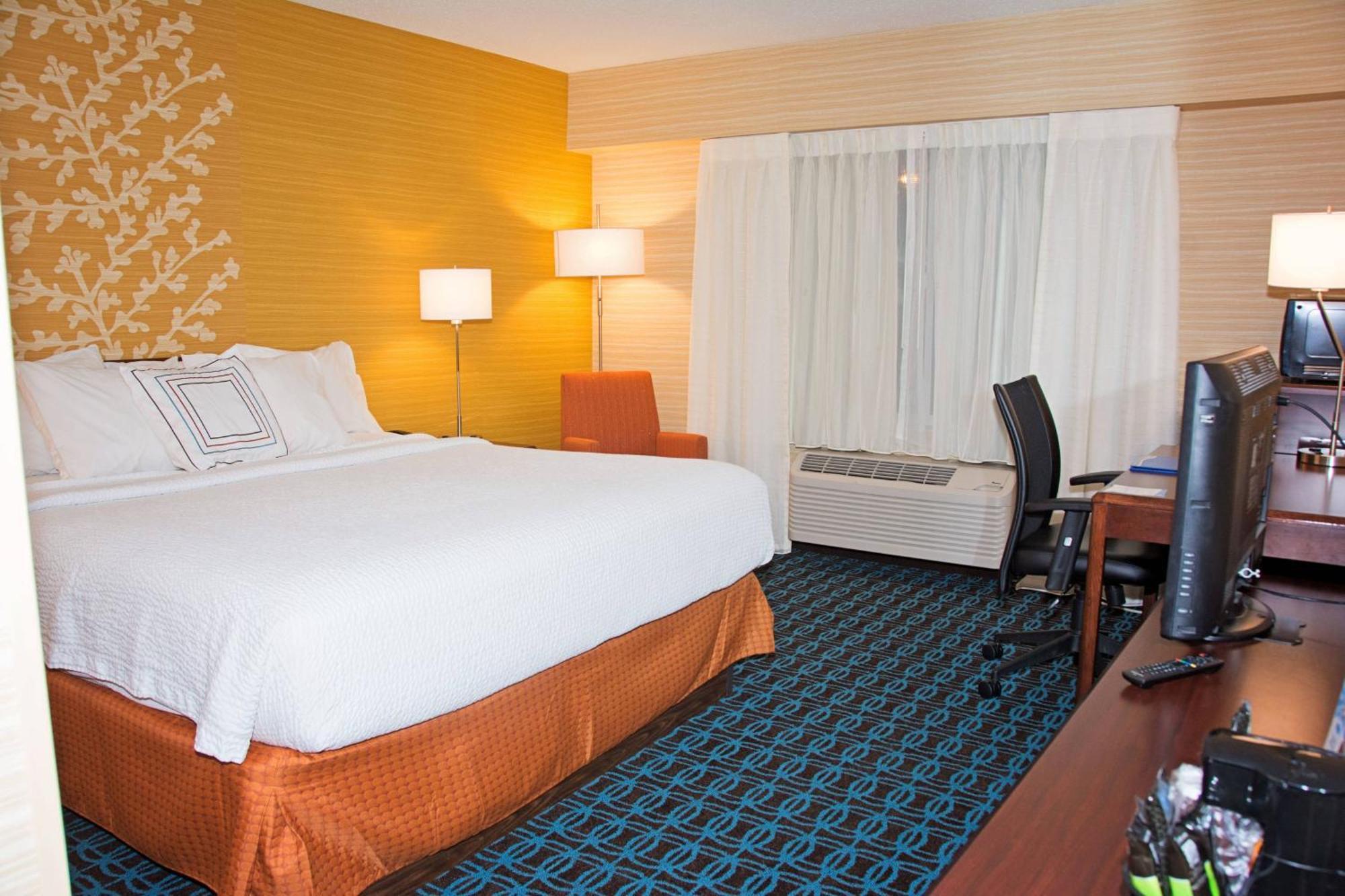Fairfield Inn & Suites Батлер Экстерьер фото