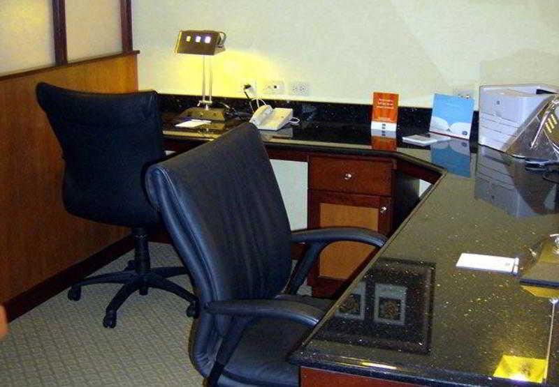 Fairfield Inn & Suites Батлер Экстерьер фото