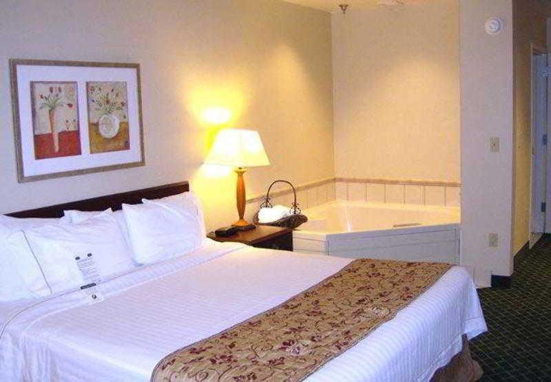Fairfield Inn & Suites Батлер Экстерьер фото